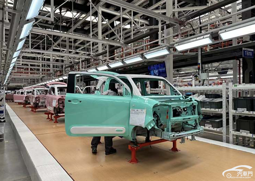 副本【新闻通稿】中国一汽盐城分公司投产 首款车型奔腾小马量产下线